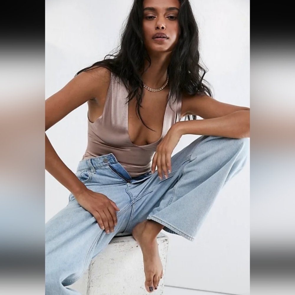 NEW FREE PEOPLE Sz XS KEEP IT SLEEK DUO METALLIC PLUNGE BODYSUIT LATTE CASINO